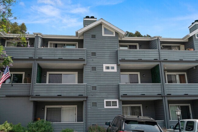 Building Photo - MOVE IN SPECIAL- $500 off First Months Ren...