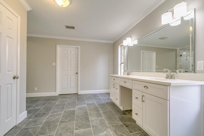 Building Photo - 14022 Ragus Lake Dr