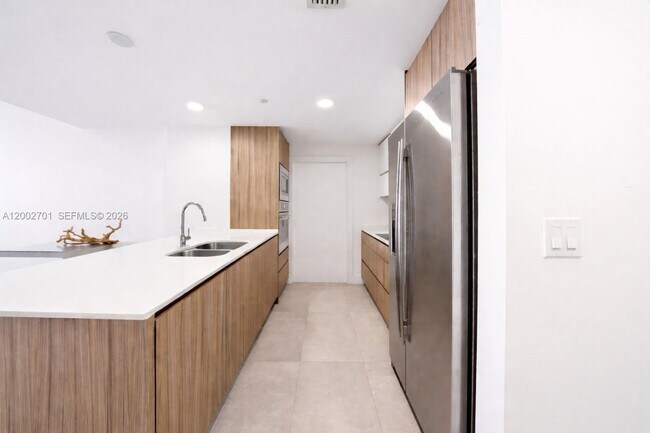 Building Photo - 600 NE 27th St