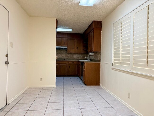 Building Photo - 2213 Culver Dr