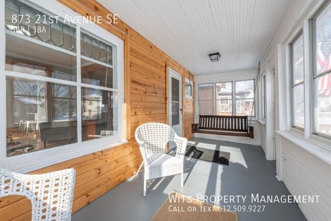 Building Photo - 873 21st Ave SE