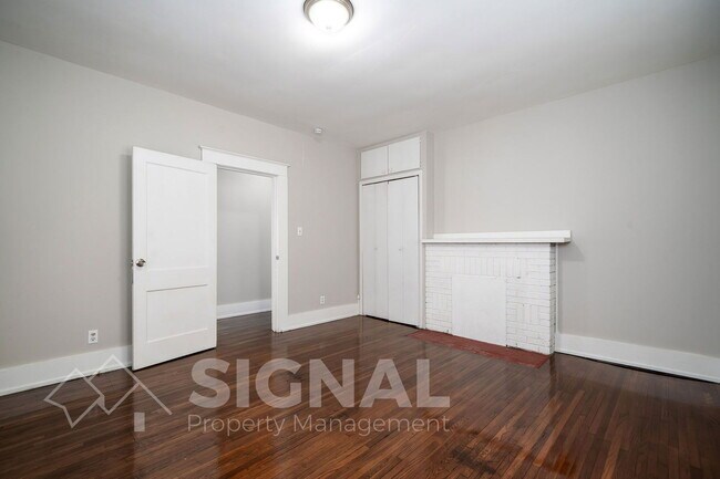 Building Photo - 1738 Damon St