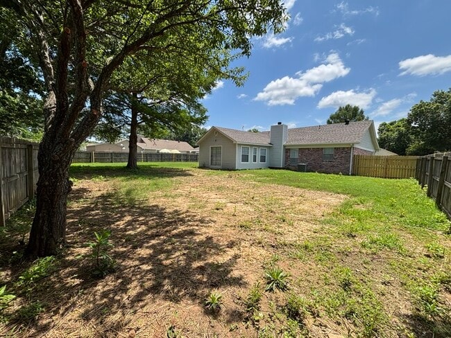 Building Photo - 12 Tripp St