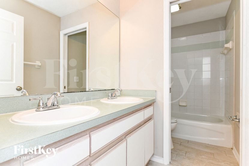 Building Photo - 16426 Coopers Hawk Ave