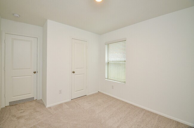 Building Photo - 27127 Breakaway Ln