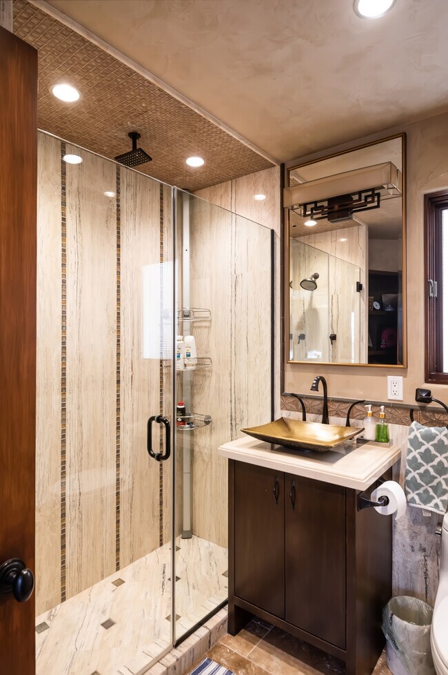 Building Photo - 221 30th St