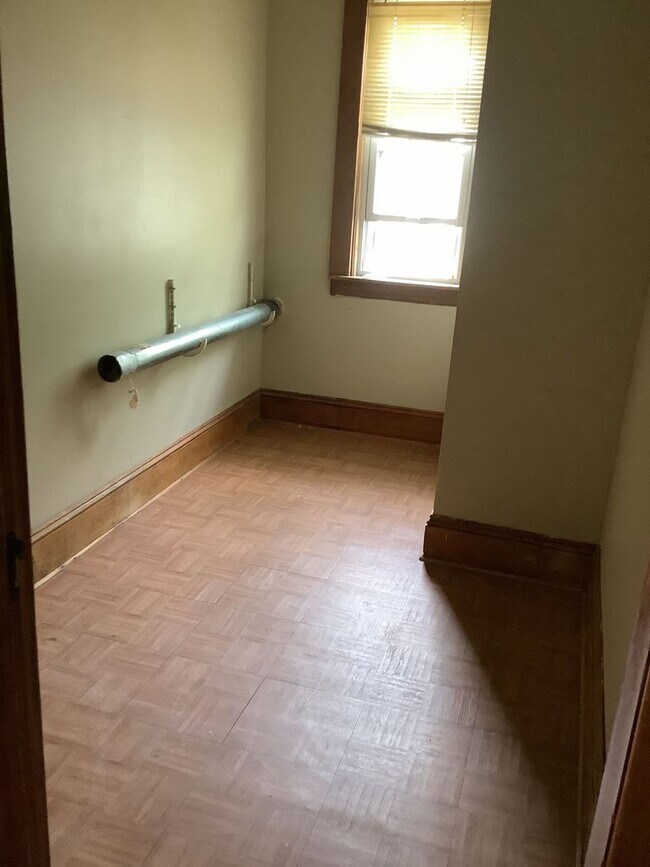 Building Photo - Beautifully maintained two-family house