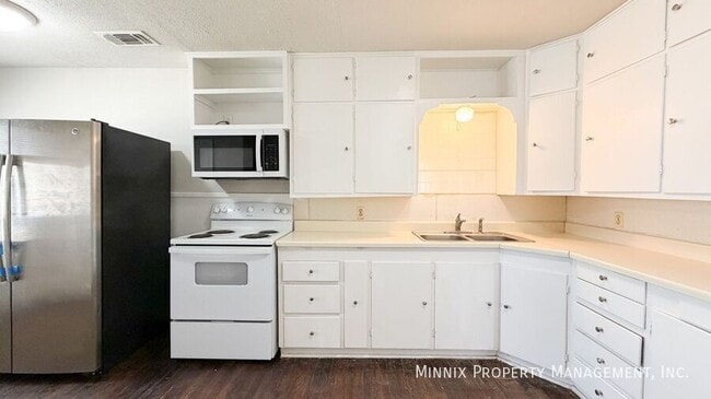 Building Photo - 2420 33rd St