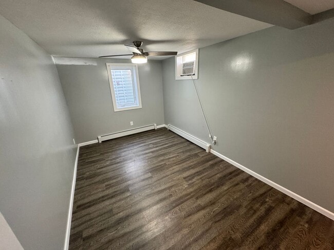 Building Photo - Newly updated 2 bedroom apartment