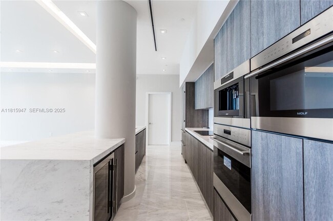 Building Photo - 460 NE 28th St