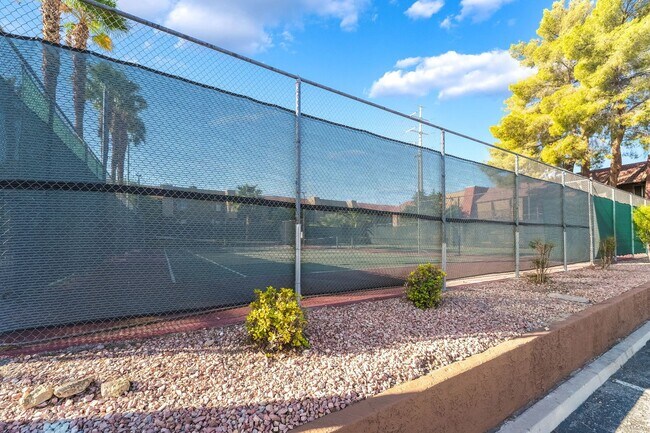 Building Photo - Modern Condo in Guard-Gated Community!