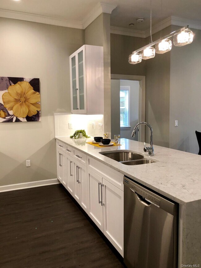 Building Photo - 148 S Front St