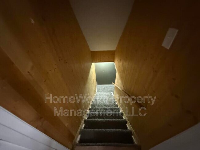 Building Photo - 554 West Ct