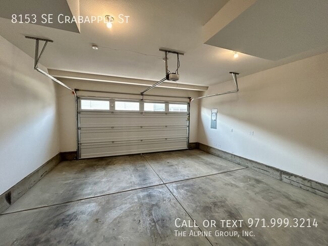 Building Photo - 8153 SE Crabapple St