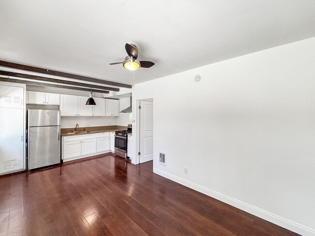 Building Photo - Gorgeous 1B/1BA Upgraded Duplex in City He...
