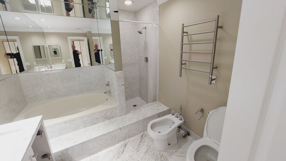 Building Photo - 255 Poinciana Island Dr