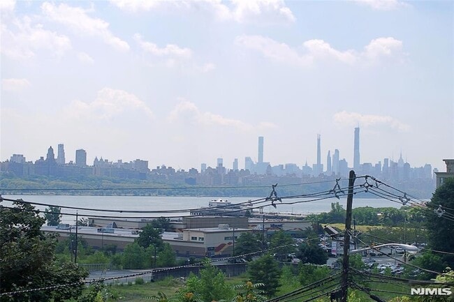 Primary Photo - 154 Undercliff Ave