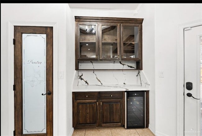 Building Photo - 21 N Loretta Lynn Dr