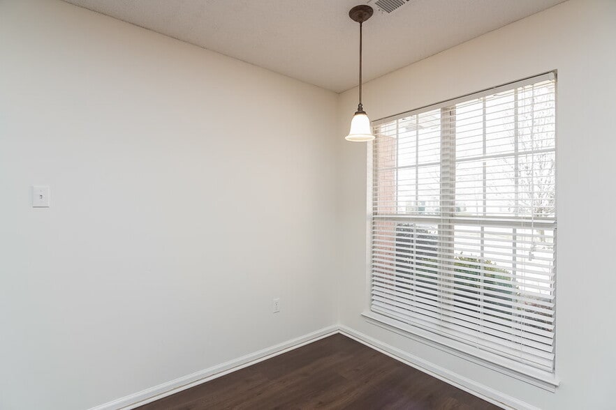 Building Photo - 1820 Mary Payton Cove