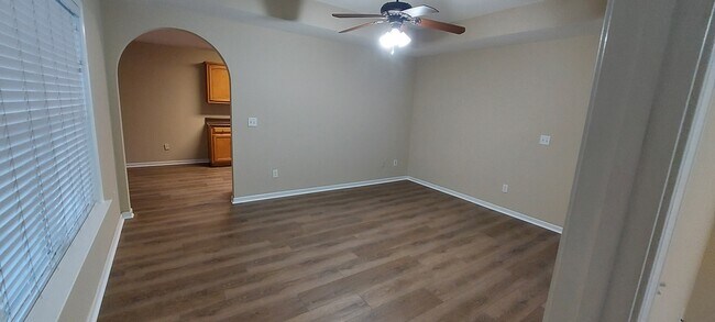 Building Photo - 16210 Stone Ridge Pkwy