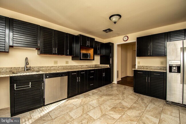 Building Photo - 10923 Whiterim Dr