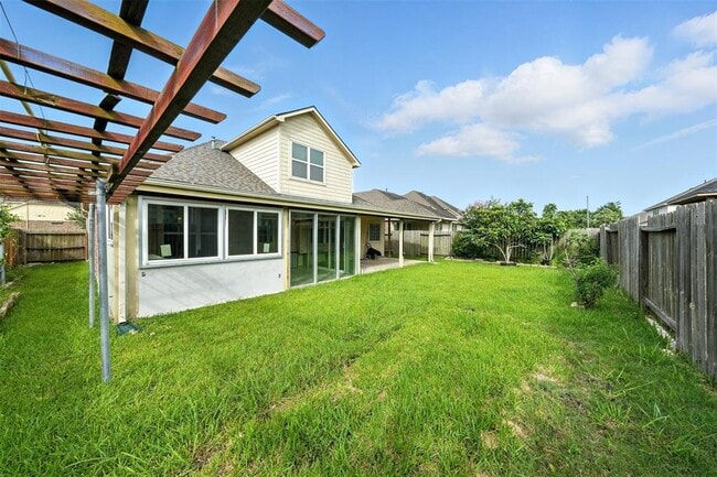 Building Photo - 9219 Gilbert Hollow Dr