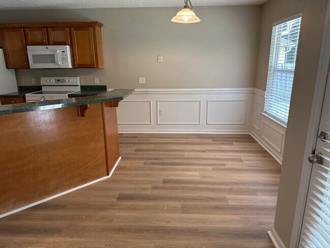 Building Photo - 247 Laurel Hill Cir