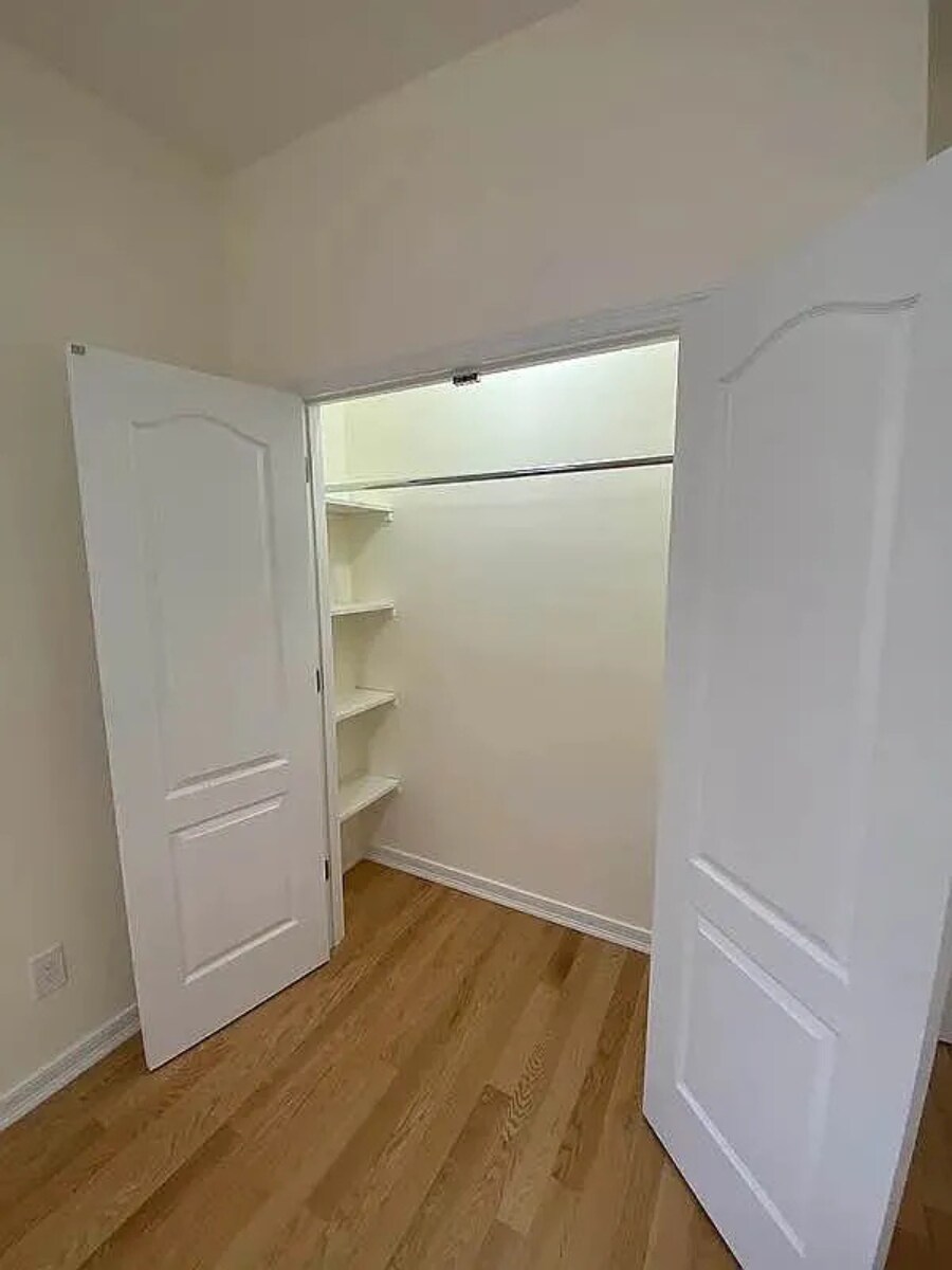 Building Photo - 426 Foster Ave