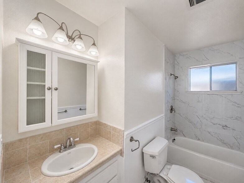 Building Photo - 3440 La Jolla Way
