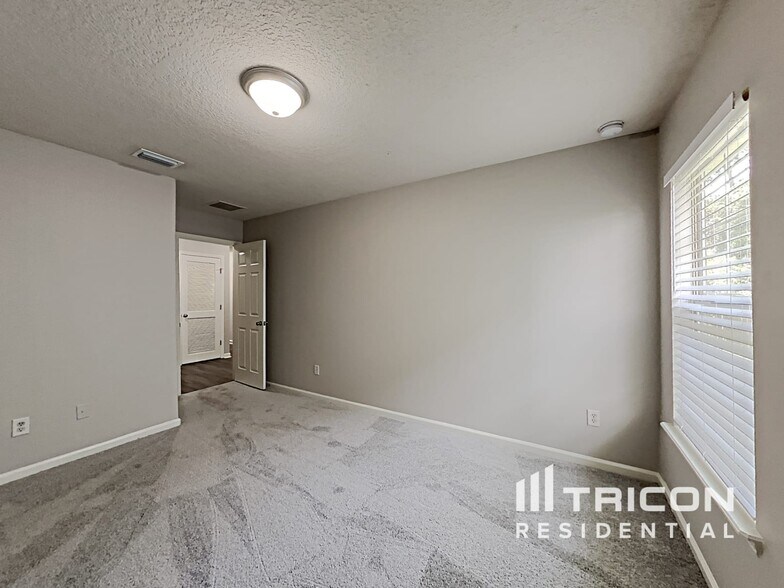 Building Photo - 12264 Deersong Dr