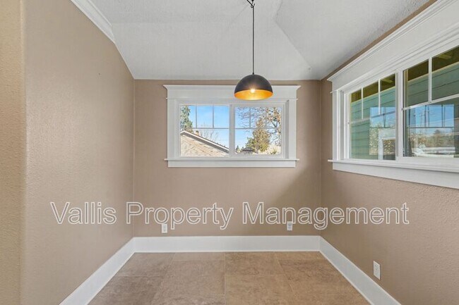 Building Photo - 2350 Cottage St SE