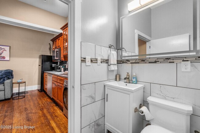 Building Photo - 1236 E Broadway