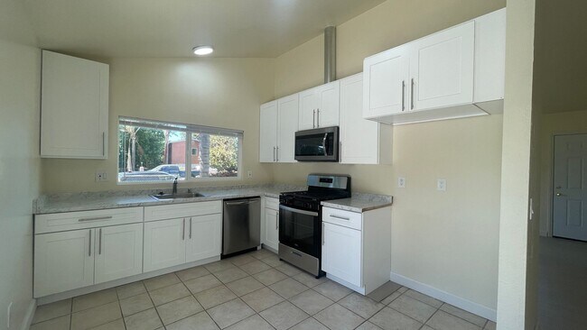 Building Photo - 3 BDRM, 2BA+ Attached Garage in San Marcos...
