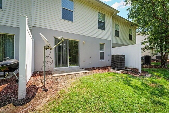Building Photo - 7414 Palm Hills Dr