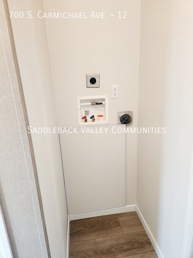 Building Photo - 700 S Carmichael Ave