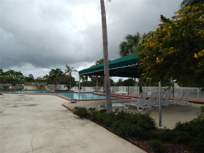 Building Photo - 6959 SW 110th Ct