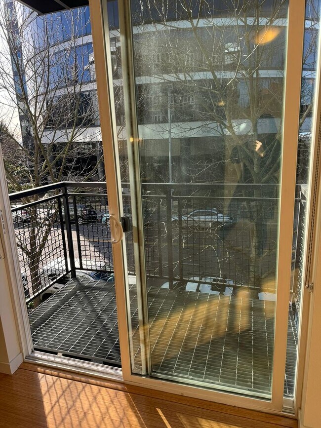 Building Photo - 1Bd/1Ba Seattle Condo