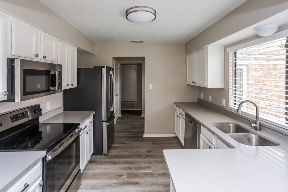 Building Photo - 2410 Bentley Dr