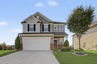 Building Photo - Spacious 4-Bedroom Home w/ Loft