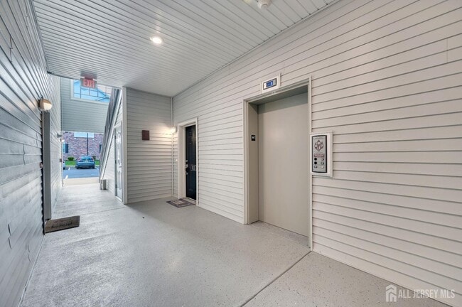 Building Photo - 617 Marion Ln