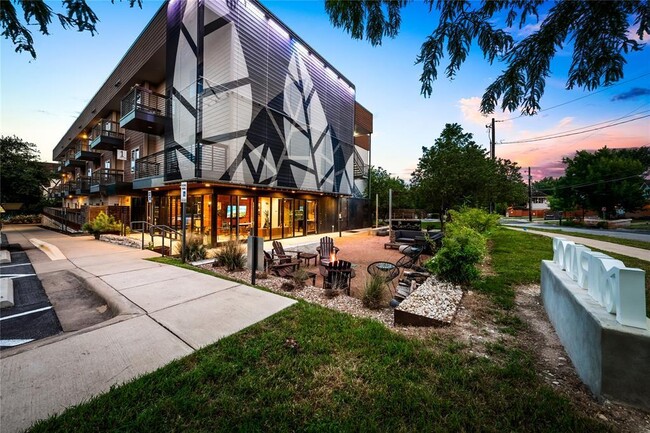 Building Photo - 2505 Thornton Rd