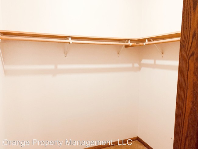 Building Photo - 1200 Meadowbrook Dr