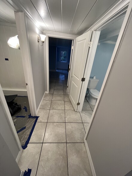 Building Photo - 8 Dixon Ln