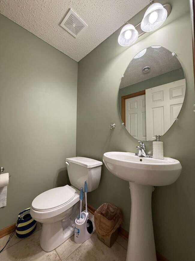 Building Photo - 14649 Sapphire Way