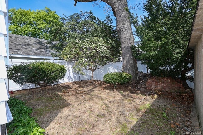 Building Photo - 987 Kings Pkwy