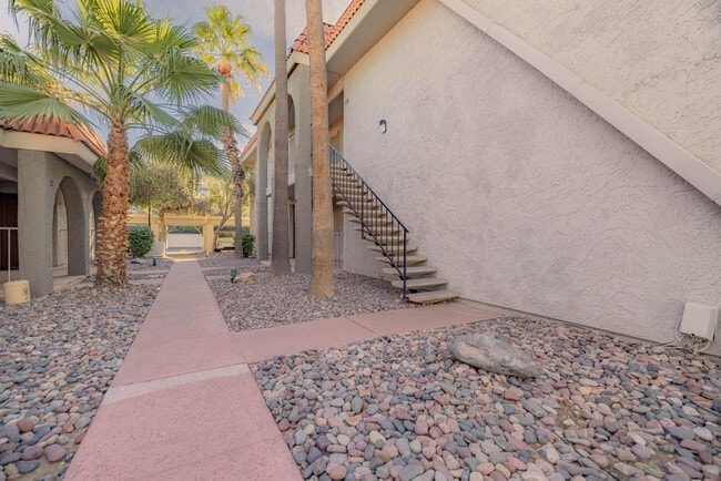 Building Photo - 1650 N 87th Terrace
