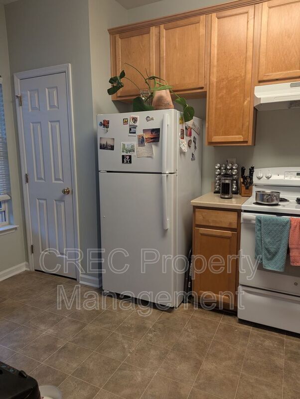 Building Photo - 202 Twin Tree Dr