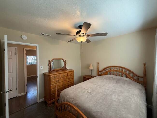 Building Photo - 1460 Berry Dr