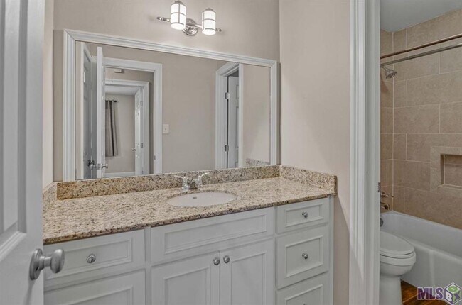 Building Photo - Charming 3 Bedroom 2 Bath House located in Central, La