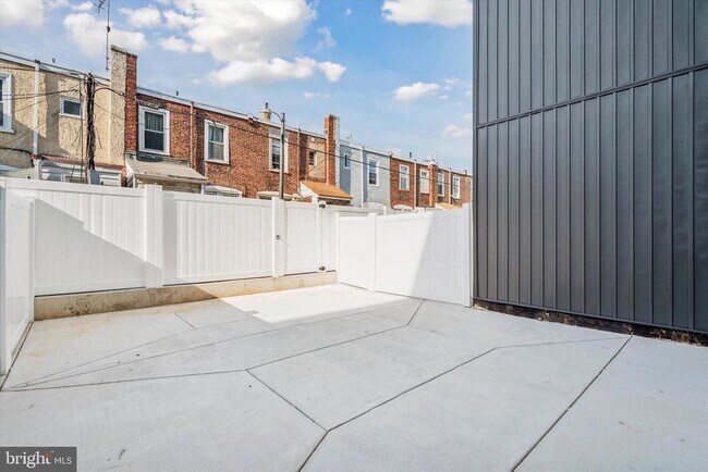 Building Photo - 1221 E Fletcher St